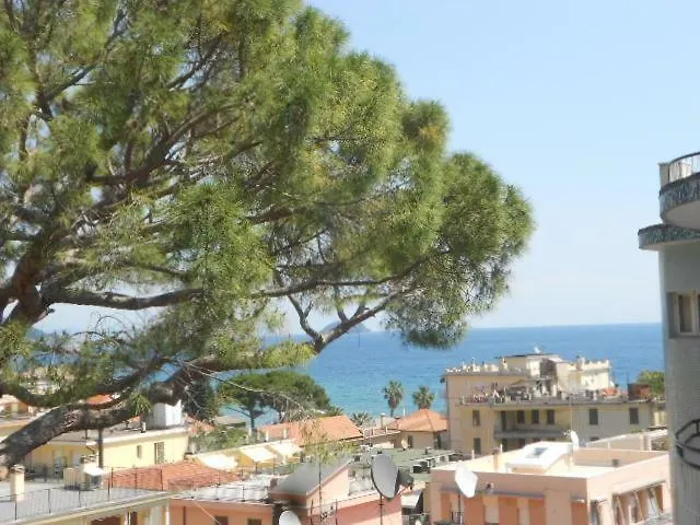 Una Finestra Sul Mare Laigueglia Apartment